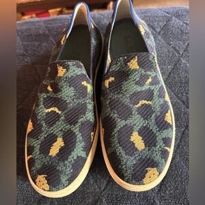 Blue leopard Rothy slip on